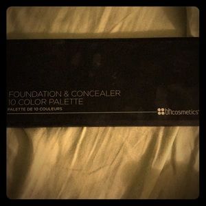 BH Cosmetics Makeup - bh cosmetics foundation and concealer palette. BH Cosmetics Makeup - bh cosmetics foundation and concealer palette.